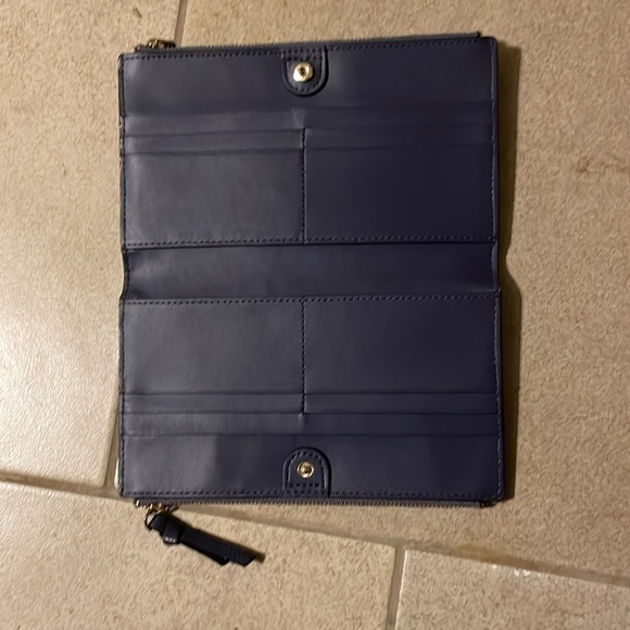 Kate Spade Wallet. Good pre-owned condition. Offers welcome. - Picture 4 of 5